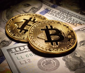 Inverzní korelace Bitcoinu s americkým dolarem dosáhla 17měsíčních maxim – co bude dál s BTC?