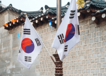Jižní Korea hrozí 16 neregistrovaným burzám pokutami a vězením, seznam zahrnuje KuCoin a Poloniex