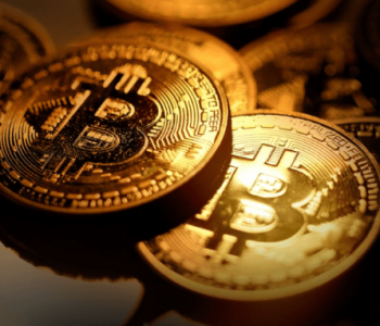 Bloomberg vidí aktuální valuaci Bitcoinu s velkou slevou