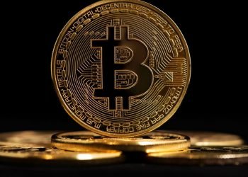 Bitcoin dosáhl nového milníku, počet adres držících alespoň 1 BTC dosál 900 000
