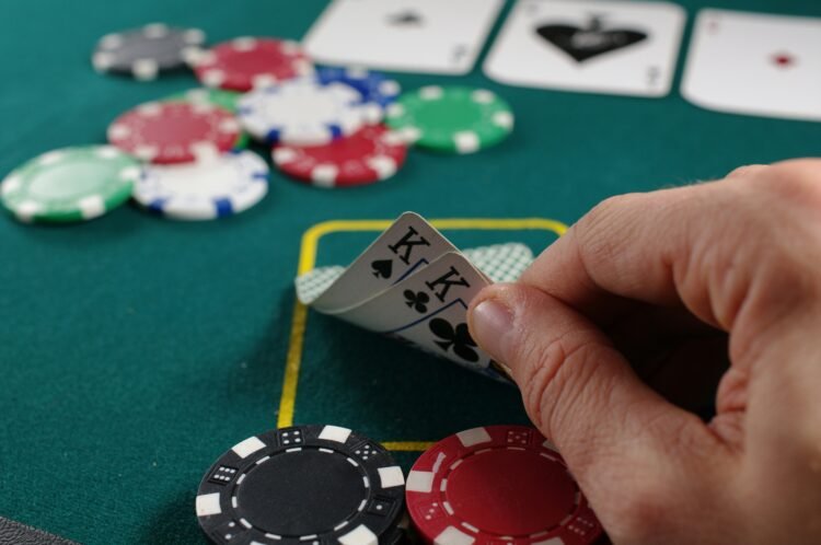 kde hrát poker online