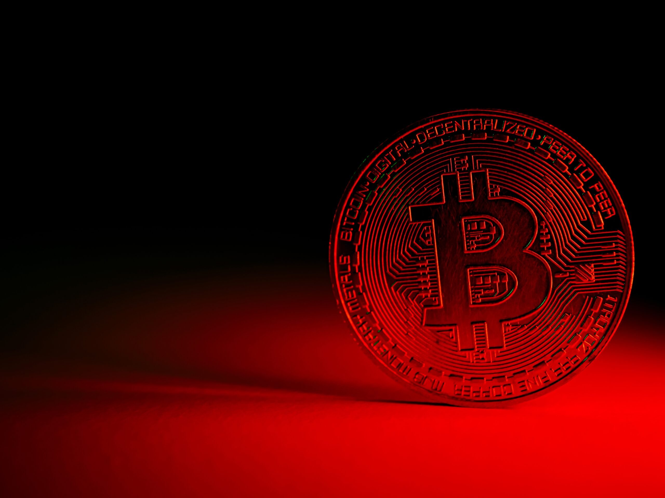Bitcoin oslabuje kvůli nejistotě. Pomohou nižší sazby k růstu?